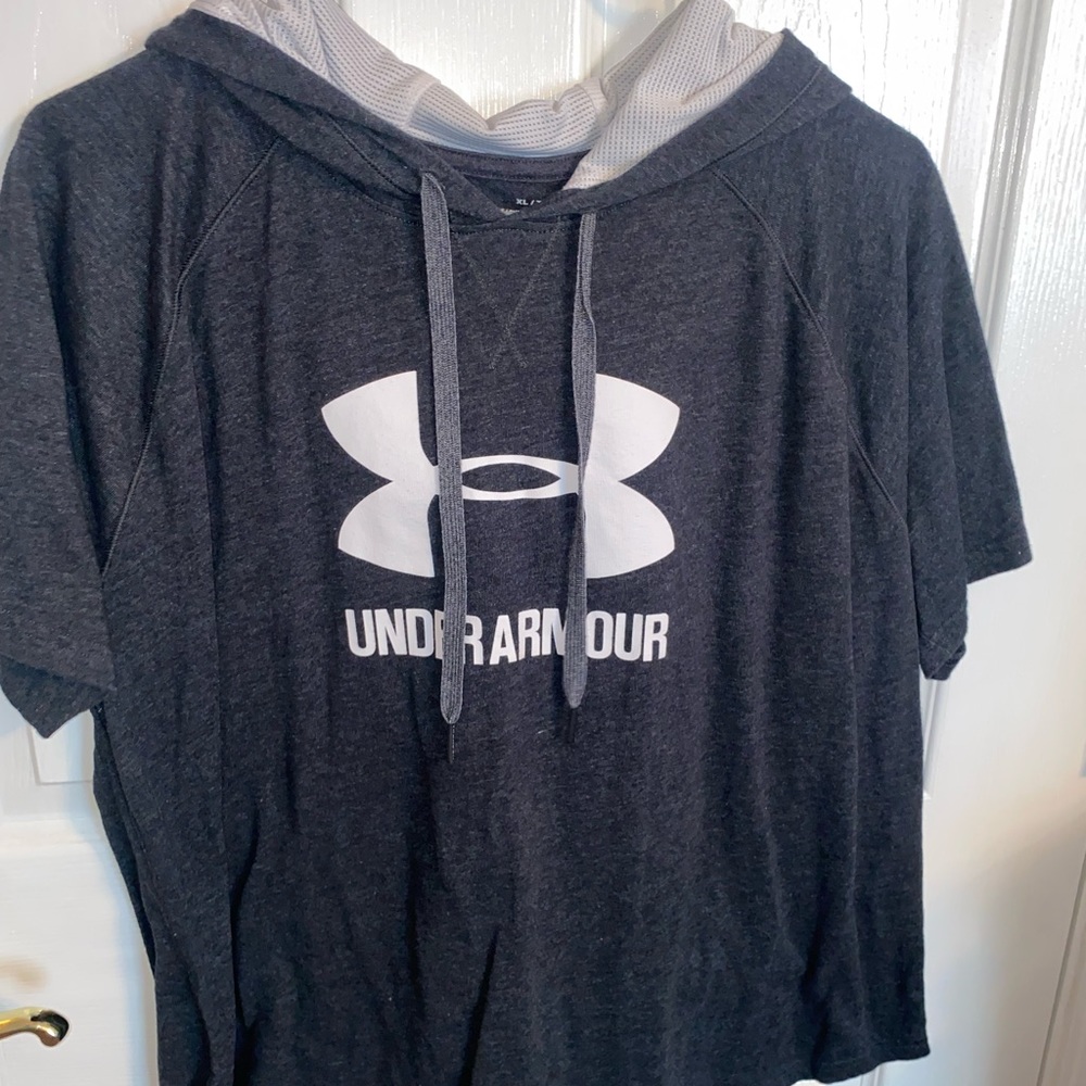 Under Armour T-Shirt with hoodie